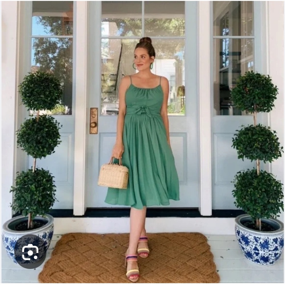Gal Meets Glam Kelly Green Spaghetti-Strap Midi Dress with Waist Tie 10 NWT